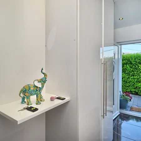 Dom wakacyjny Family Friendly House With A Swimming Pool Kastel Stari, Kastela - 22138 Kaštel Stari