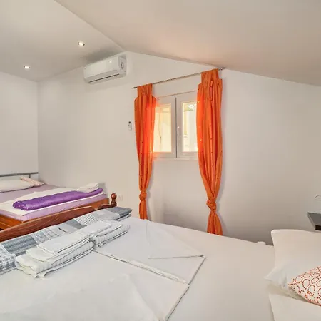Dom wakacyjny Family Friendly House With A Swimming Pool Kastel Stari, Kastela - 22138