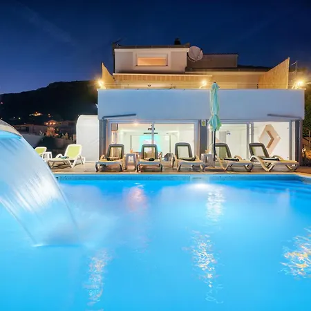 Dom wakacyjny Family Friendly House With A Swimming Pool Kastel Stari, Kastela - 22138